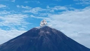 Erupsi Gunung Semeru: Letusan Setinggi 700 Meter, Warga Diminta Tetap Waspada