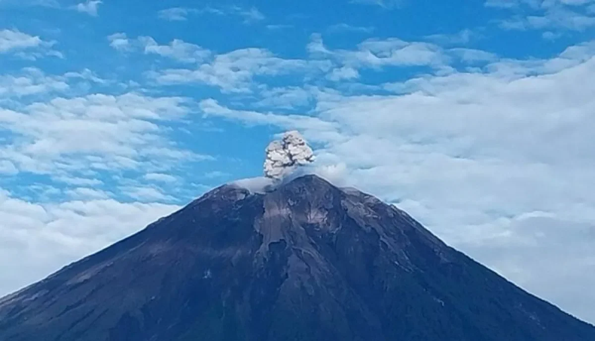 Erupsi Gunung Semeru: Letusan Setinggi 700 Meter, Warga Diminta Tetap Waspada