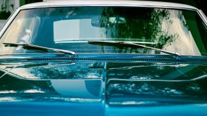 Mengganti wiper mobil
